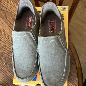 Brand NEW: Men’s Sketchers Hands-Free Slip-ins